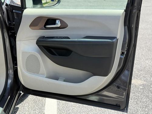 2021 Chrysler Voyager — photo 29