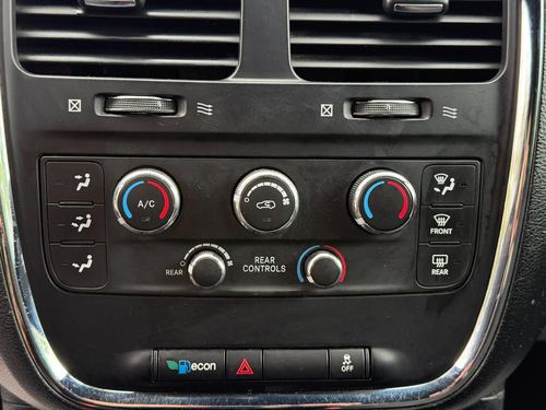 2014 Dodge Grand Caravan SE — photo 30