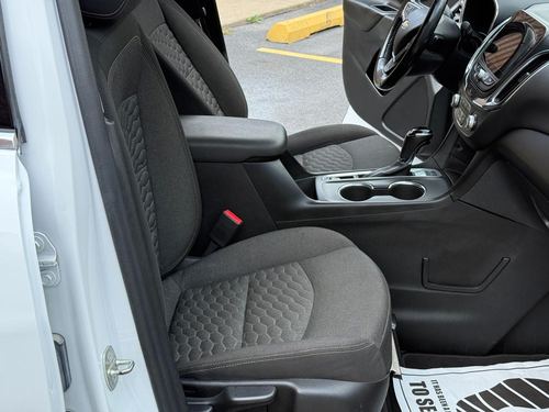 2018 Chevrolet Equinox — photo 32