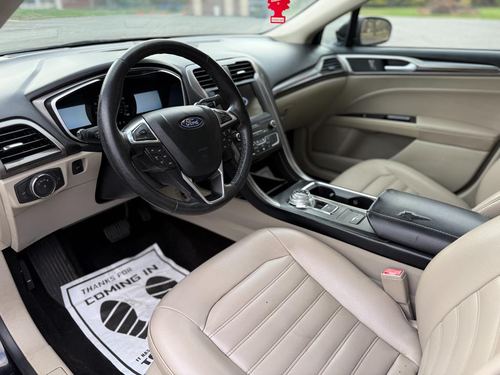 2019 Ford Fusion — photo 17