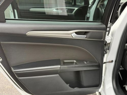 2018 Ford Fusion SE FWD — photo 22