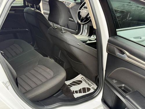 2018 Ford Fusion SE FWD — photo 25