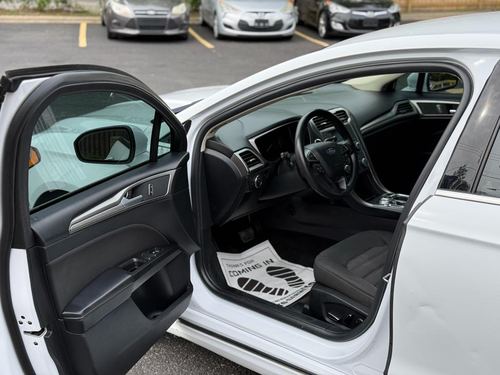 2018 Ford Fusion SE FWD — photo 27