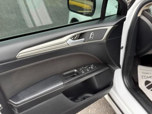 2018 Ford Fusion SE FWD — photo 28