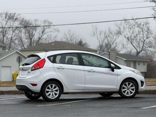 2012 Ford Fiesta — photo 9
