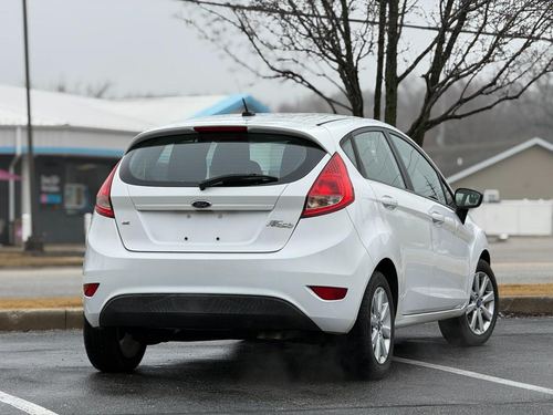 2012 Ford Fiesta — photo 10