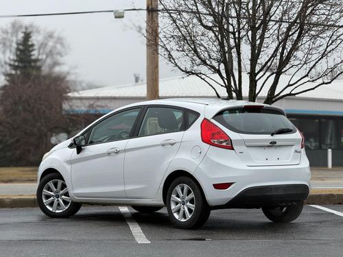 2012 Ford Fiesta — photo 11