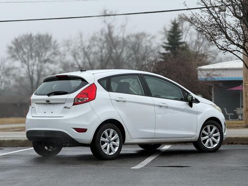 2012 Ford Fiesta — photo 13