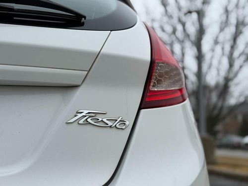 2012 Ford Fiesta — photo 15