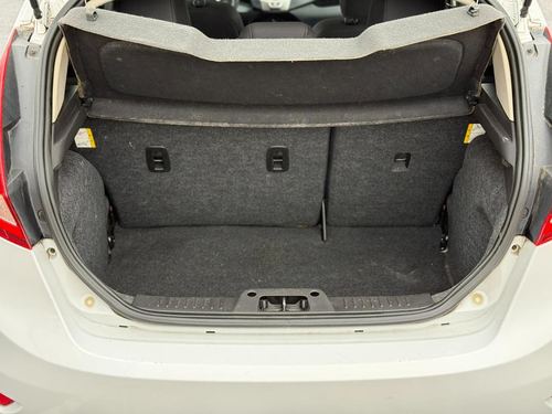 2012 Ford Fiesta — photo 17