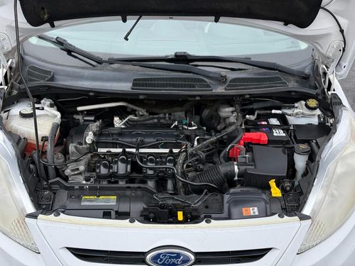 2012 Ford Fiesta — photo 18