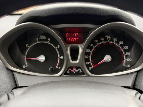 2012 Ford Fiesta — photo 22