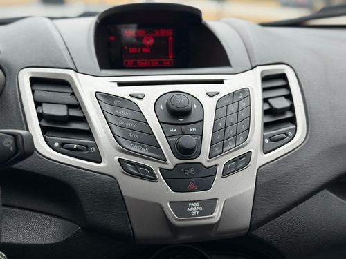 2012 Ford Fiesta — photo 23
