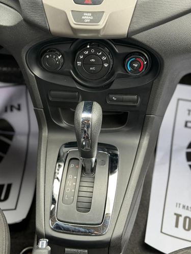 2012 Ford Fiesta — photo 24