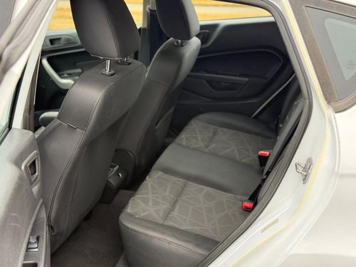 2012 Ford Fiesta — photo 26