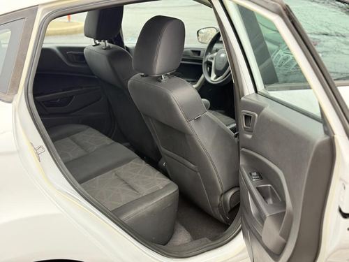 2012 Ford Fiesta — photo 28