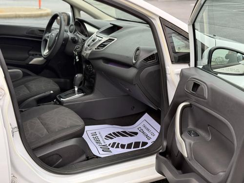 2012 Ford Fiesta — photo 29