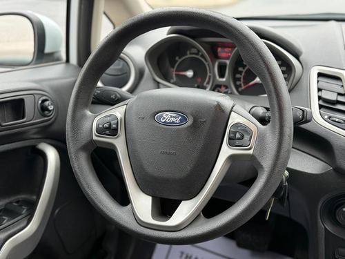 2012 Ford Fiesta — photo 30