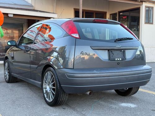 2002 Ford Focus — photo 8