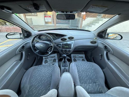 2002 Ford Focus — photo 25
