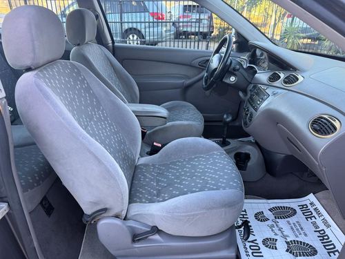 2002 Ford Focus — photo 27