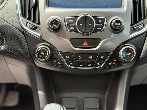 2017 Chevrolet Cruze — photo 25