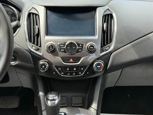 2017 Chevrolet Cruze — photo 34