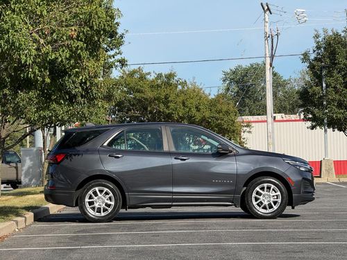 2022 Chevrolet Equinox LS — photo 10