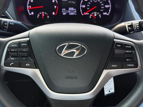 2021 Hyundai Accent — photo 31