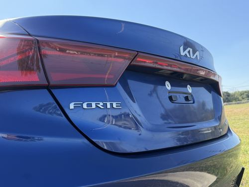 2023 Kia Forte — photo 12