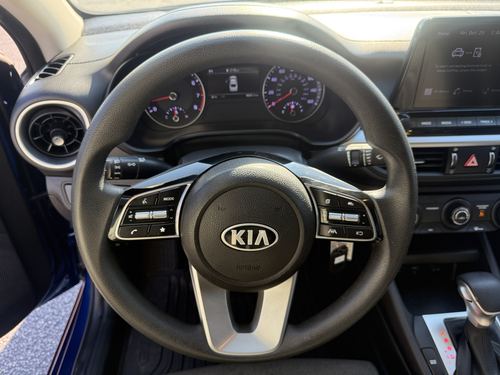 2023 Kia Forte — photo 13