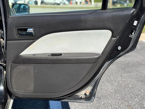2009 Mercury Milan — photo 32