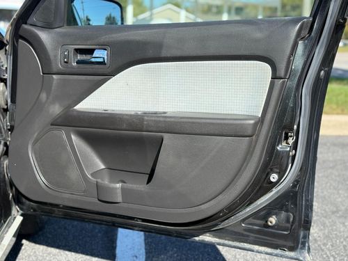 2009 Mercury Milan — photo 33