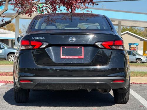 2021 Nissan Versa — photo 10