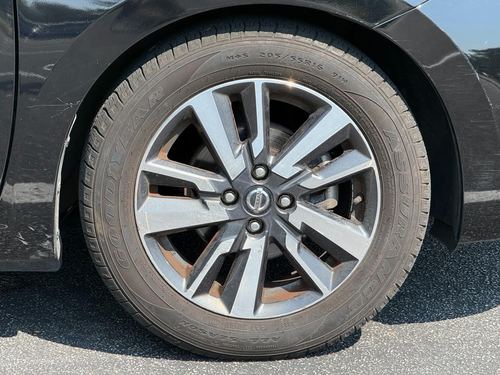 2021 Nissan Versa SV — photo 17