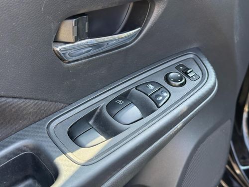 2021 Nissan Versa SV — photo 21
