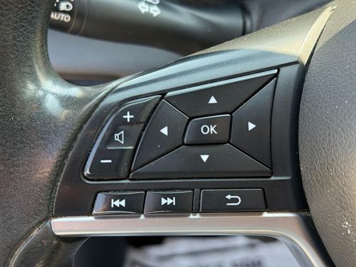 2021 Nissan Versa SV — photo 22