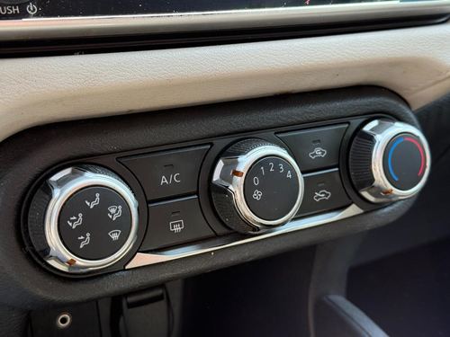 2021 Nissan Versa SV — photo 23