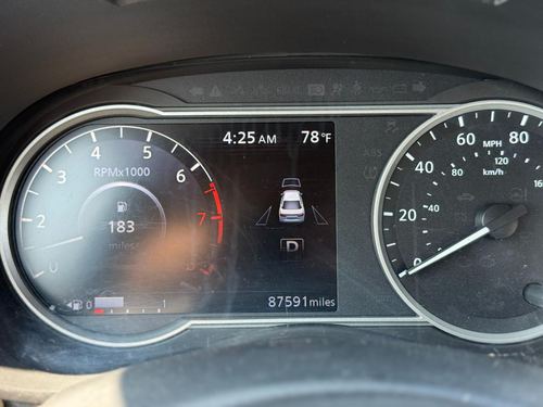 2021 Nissan Versa SV — photo 33