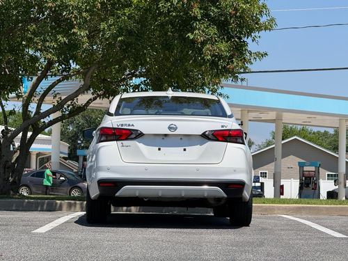 2020 Nissan Versa — photo 6
