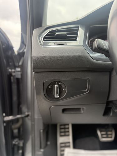 2019 VW Tiguan R-Line — photo 26