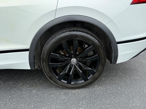 2021 VW Tiguan R-Line SE, SE R-Line Black, SEL — photo 9