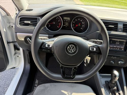 2017 VW Jetta 1.4T S — photo 24