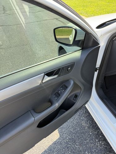 2017 VW Jetta 1.4T S — photo 30