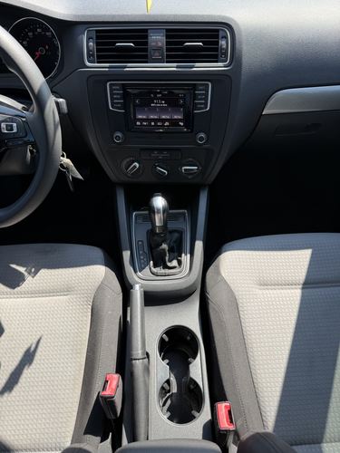 2017 VW Jetta 1.4T S — photo 33