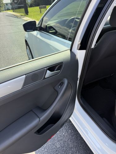 2017 VW Jetta 1.4T S — photo 39