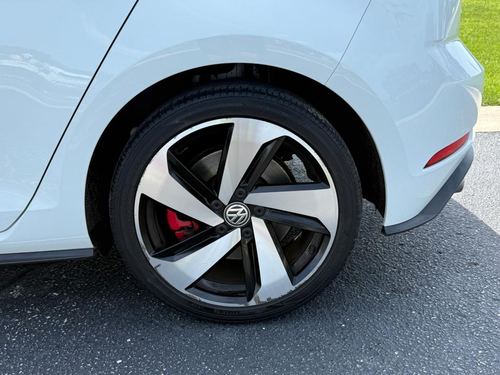 2020 Volkswagen Golf GTI — photo 9