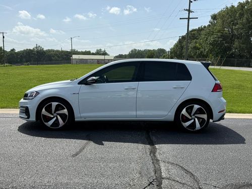 2020 Volkswagen Golf GTI — photo 11