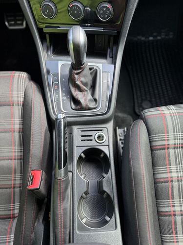 2020 Volkswagen Golf GTI — photo 20
