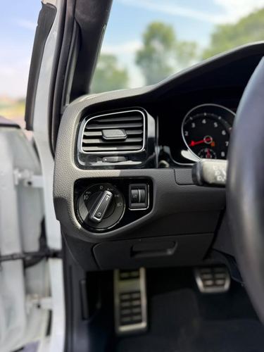 2020 Volkswagen Golf GTI — photo 25